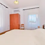 Pino アパート ヴェリ・ロシニュ